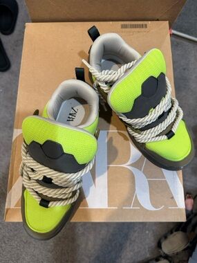 ZARA Neon Yellow & Gray Casual Lace-Up Sneaker